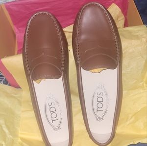 Tods 100% Leather brown penny loafers,  size 36 Brand New in Box